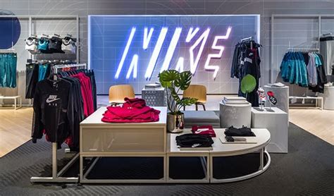 nike store masonville mall.